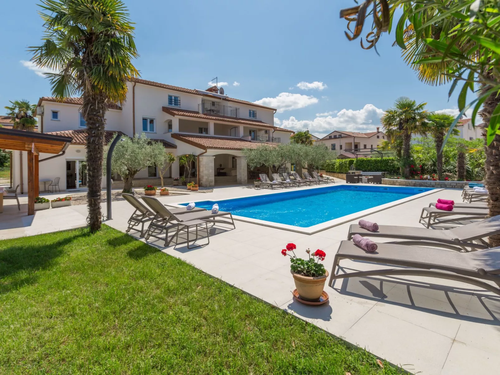 Paradiso 1 mit Pool-Buiten