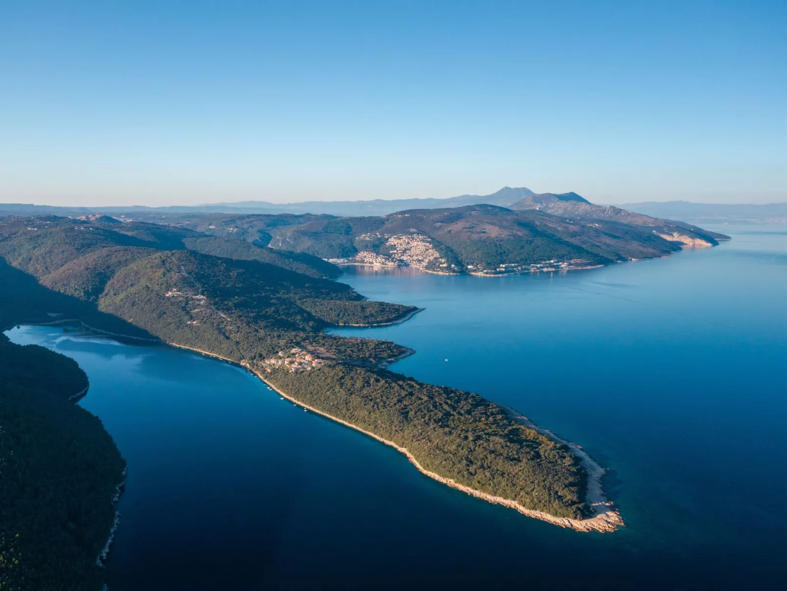 Luxuriöse Ferienvilla mit atemberaubender Aussicht-Buiten