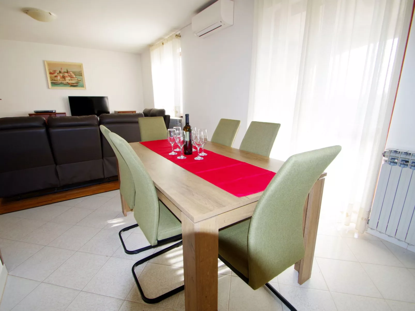 Mit privatem Pool und Garten-Binnen