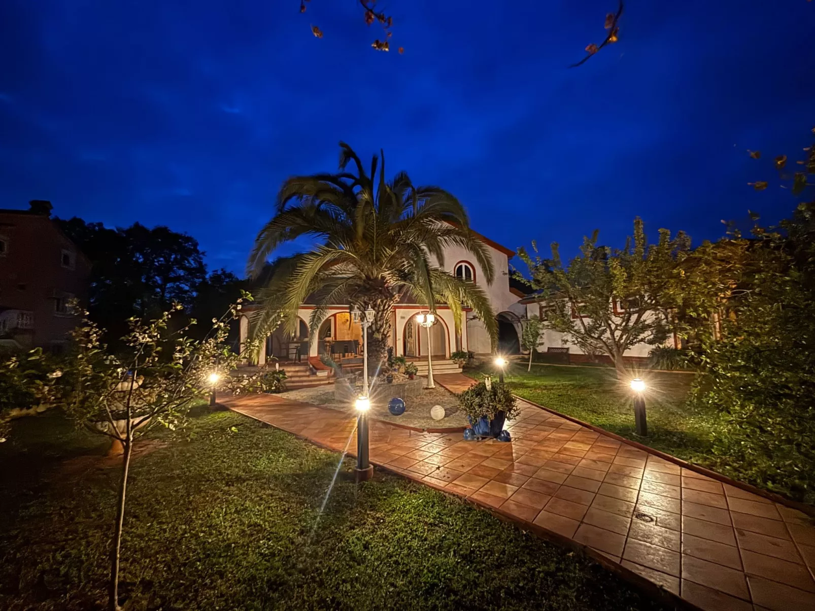 Charmante Familienvilla, in der Hunde willkommen sind-Buiten