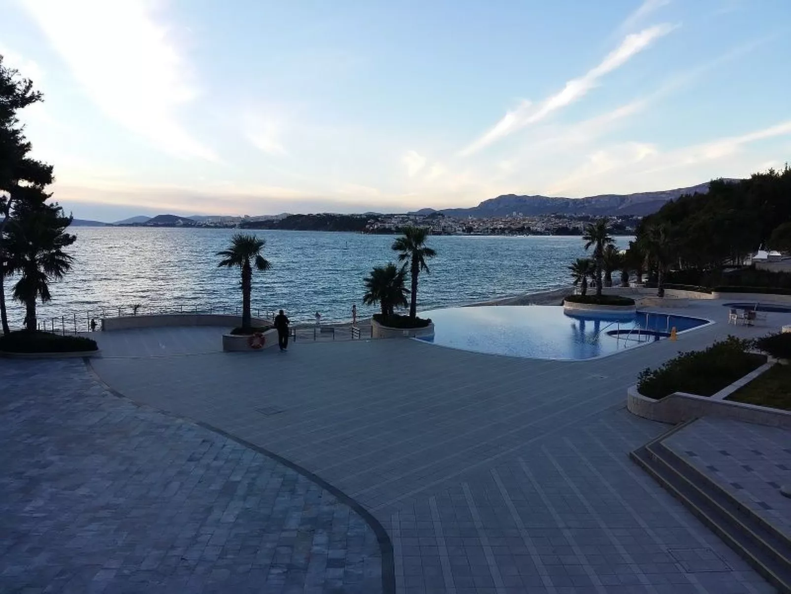 Strandnahe Wohnung mit großer Terrasse-Buiten