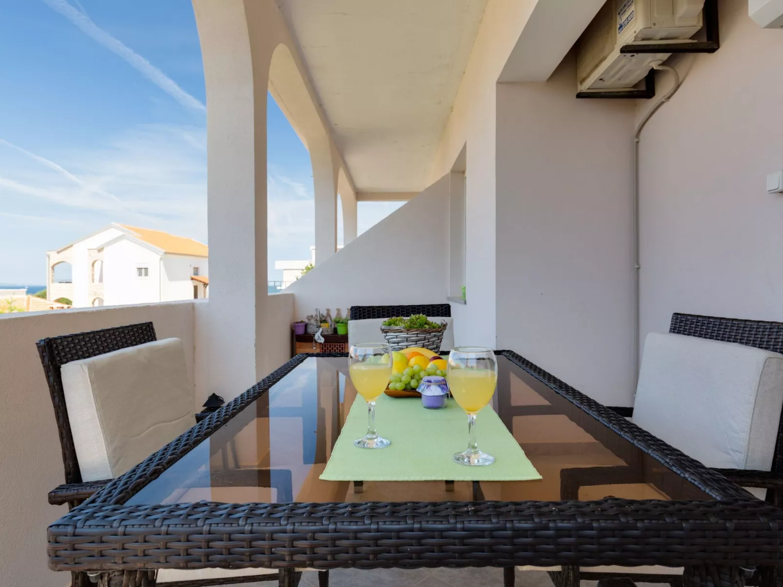 "Lenko 2" mit Blick auf das Wasser-Buiten