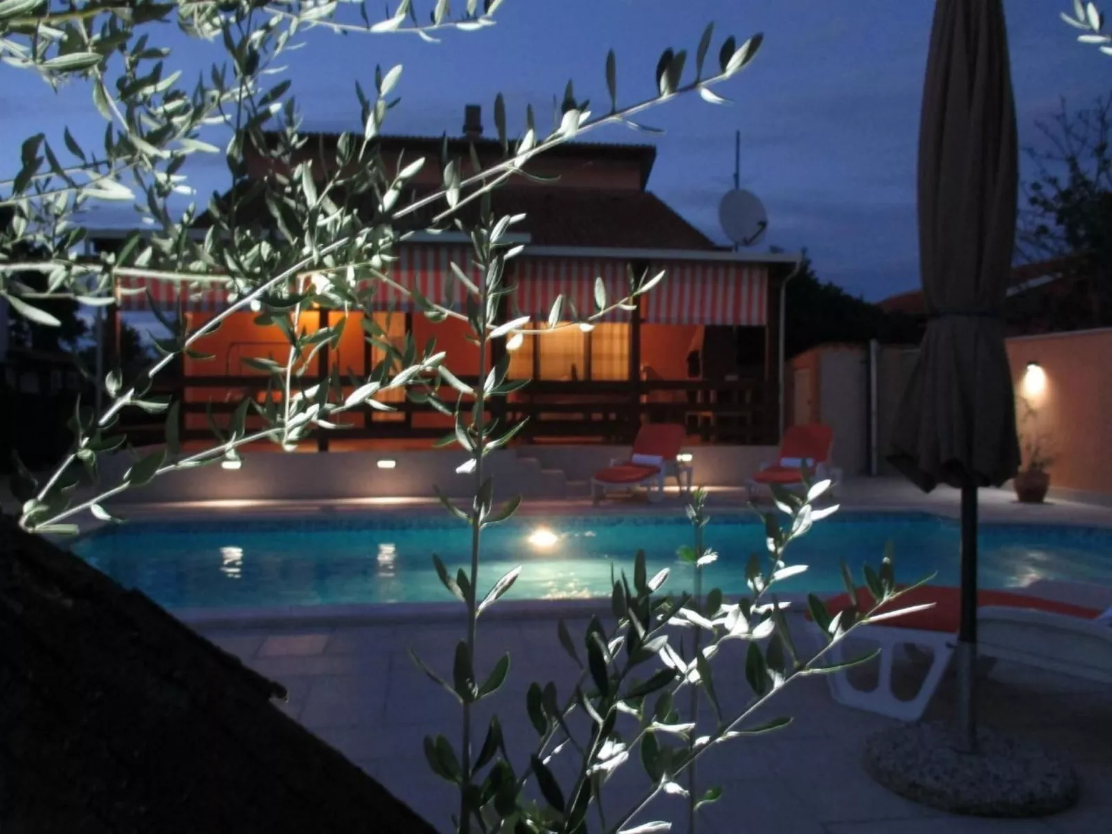 Mit Pool-Image-tags.info