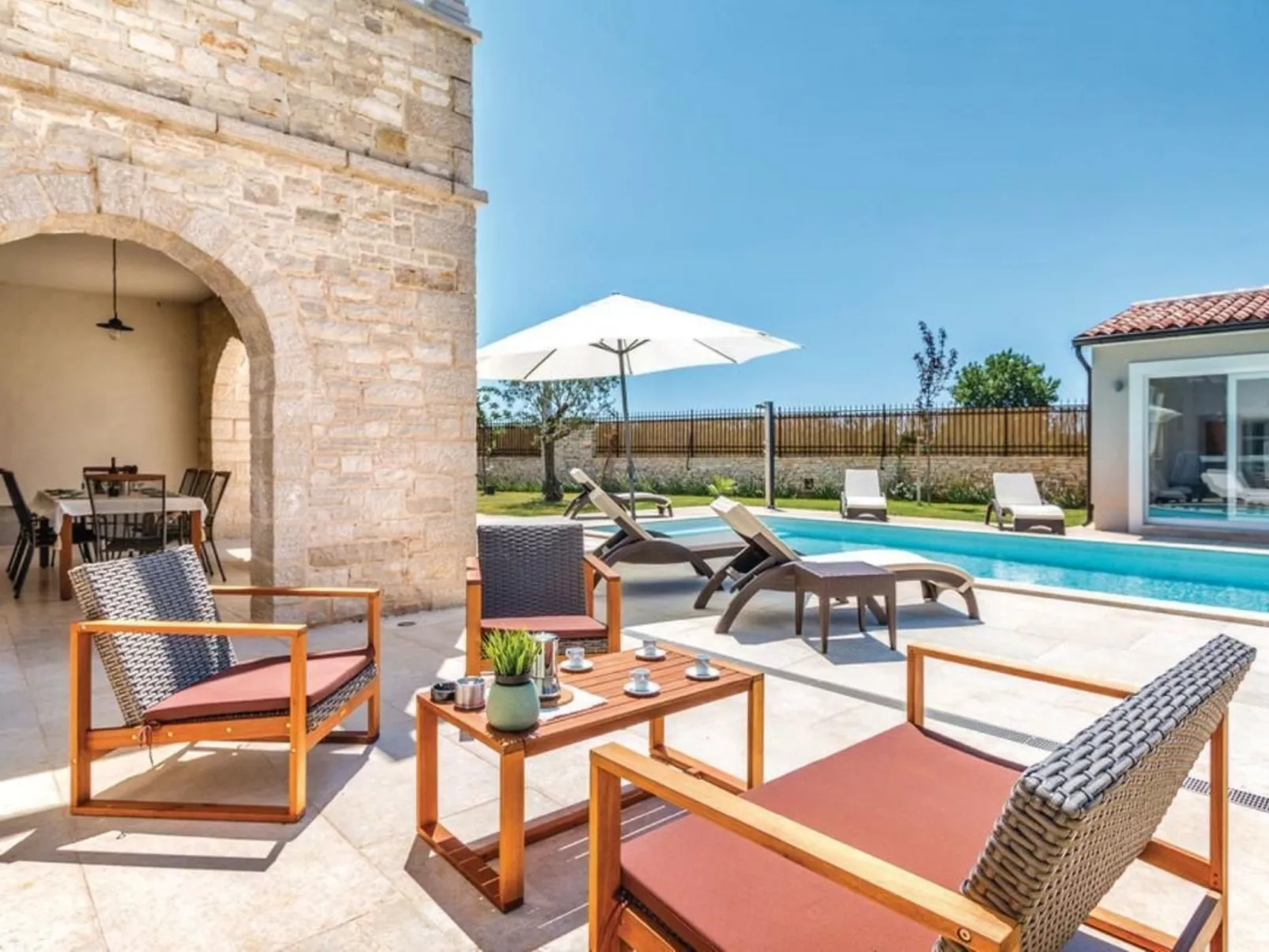 Villa "Magnolia" mit Schwimmbad, Sauna und Jacuzzi-Buiten