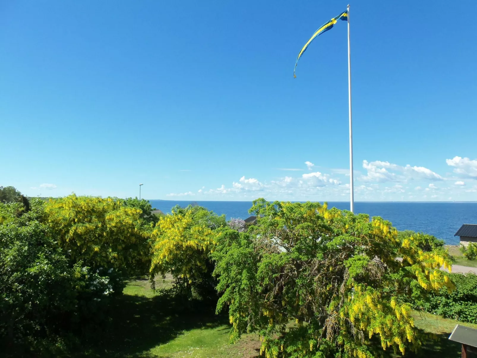 Freistehende Strandvilla mit großem Balkon