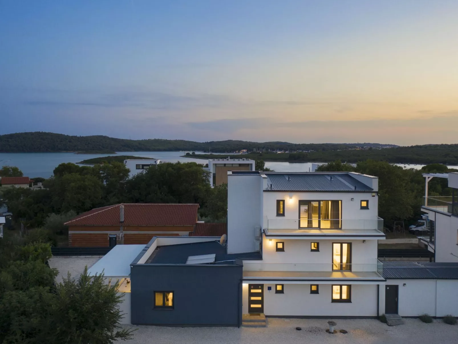 Villa Luna mit Pool, Sauna, Whirlpool, Tennisplatz-Buiten