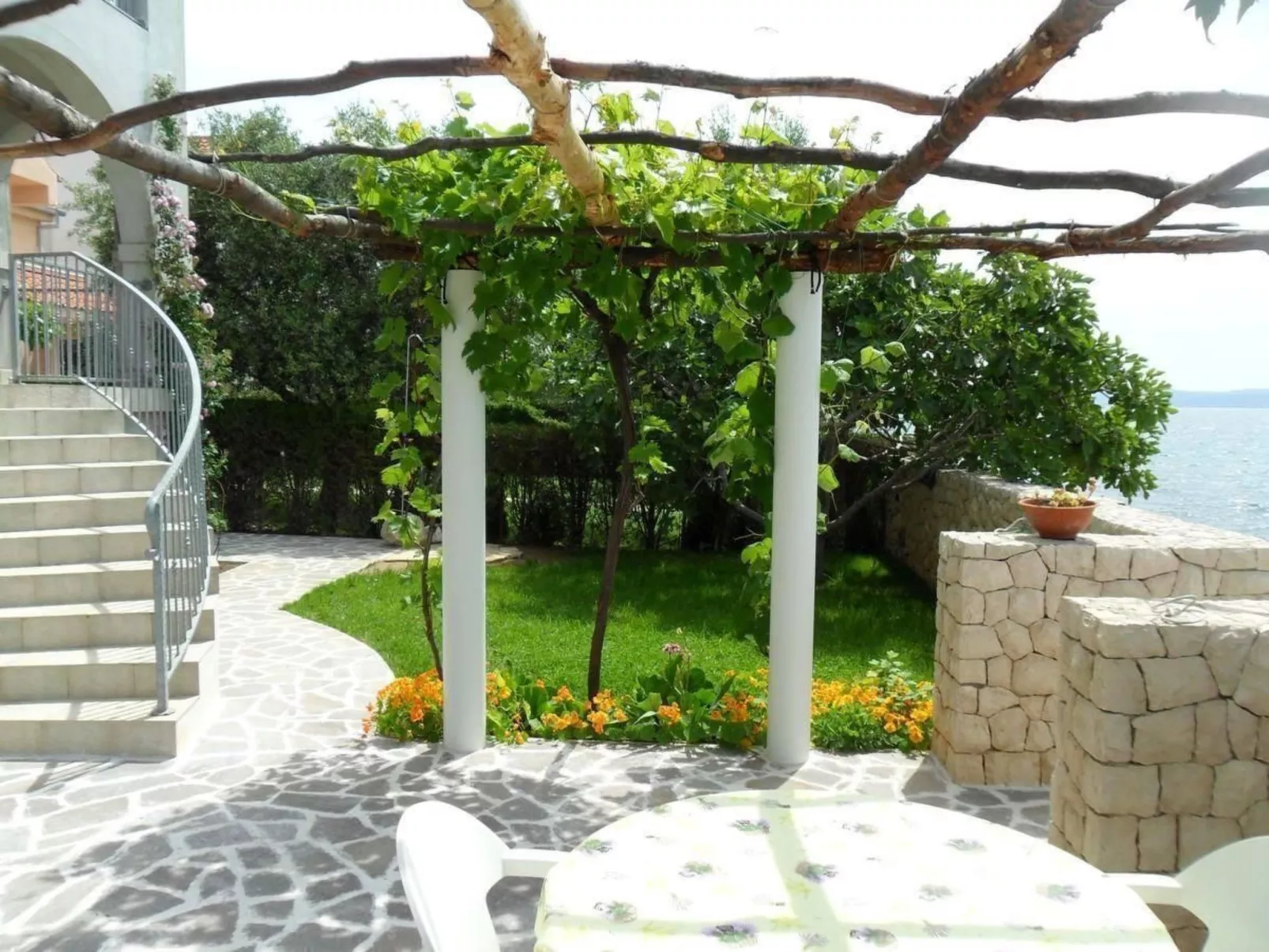 Studio-Apartment "Nives" mit Blick auf das Wasser-Image-tags.info