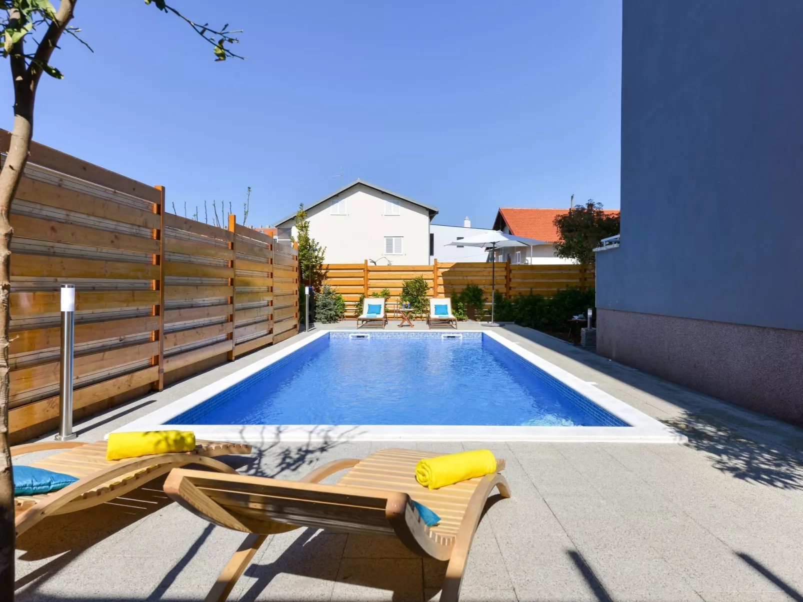 Villa Šima- Luxusappartement mit privatem Pool-Buiten