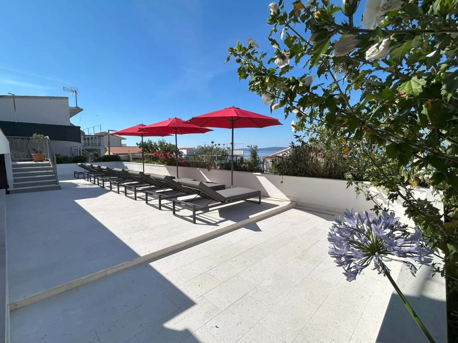 Beheizter Infinity-Pool, Appartement mit Meerblick 2-Image-tags.info