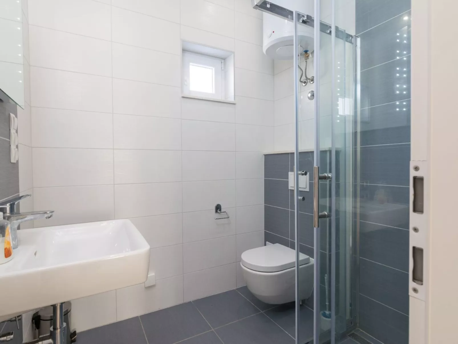 Modernes Ferienhaus mit Terrasse und Meerblick-Image-tags.info