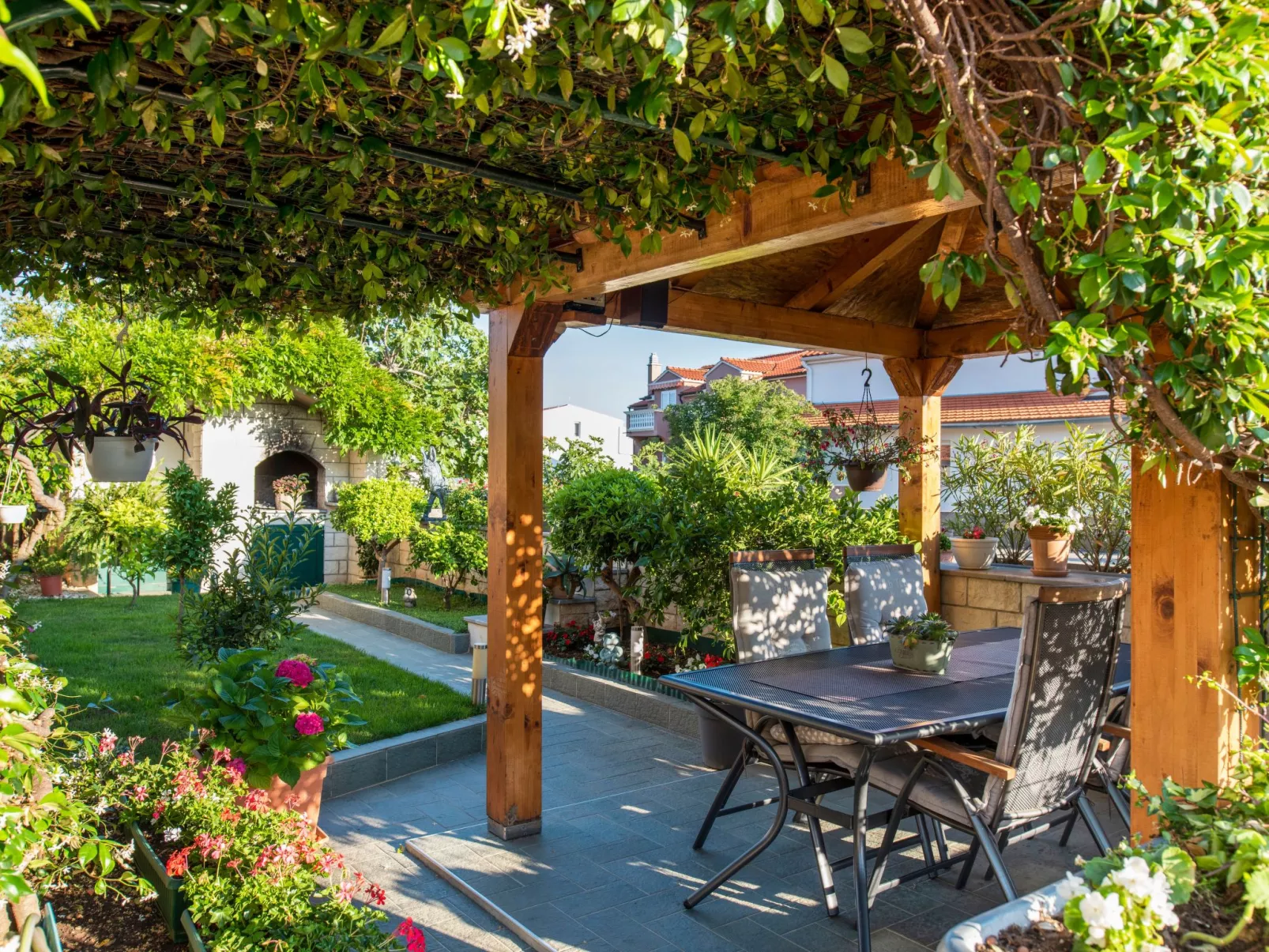 Appartement im Dachgeschoss mit Balkon-Buiten