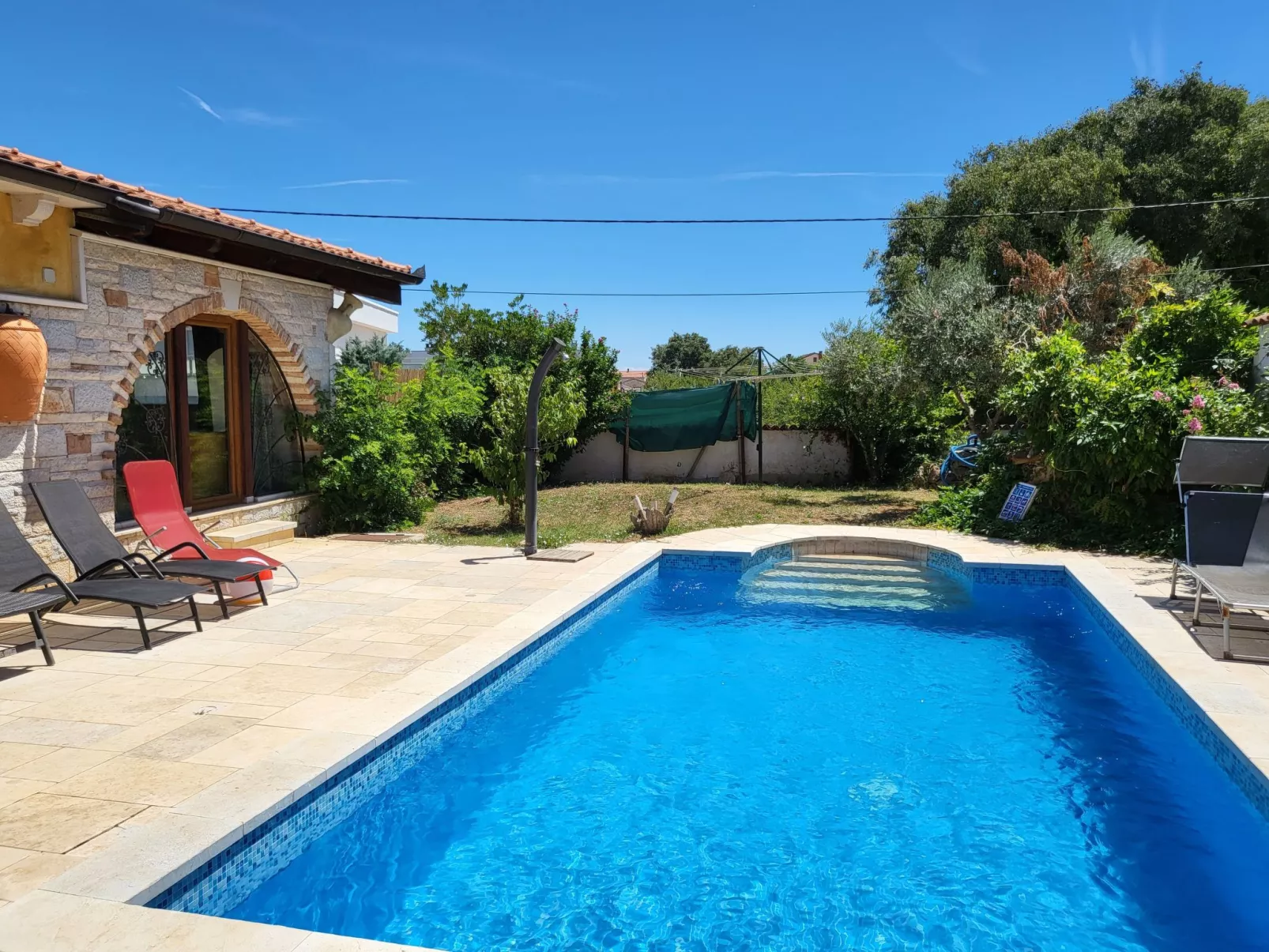 Haus mit Pool-Buiten