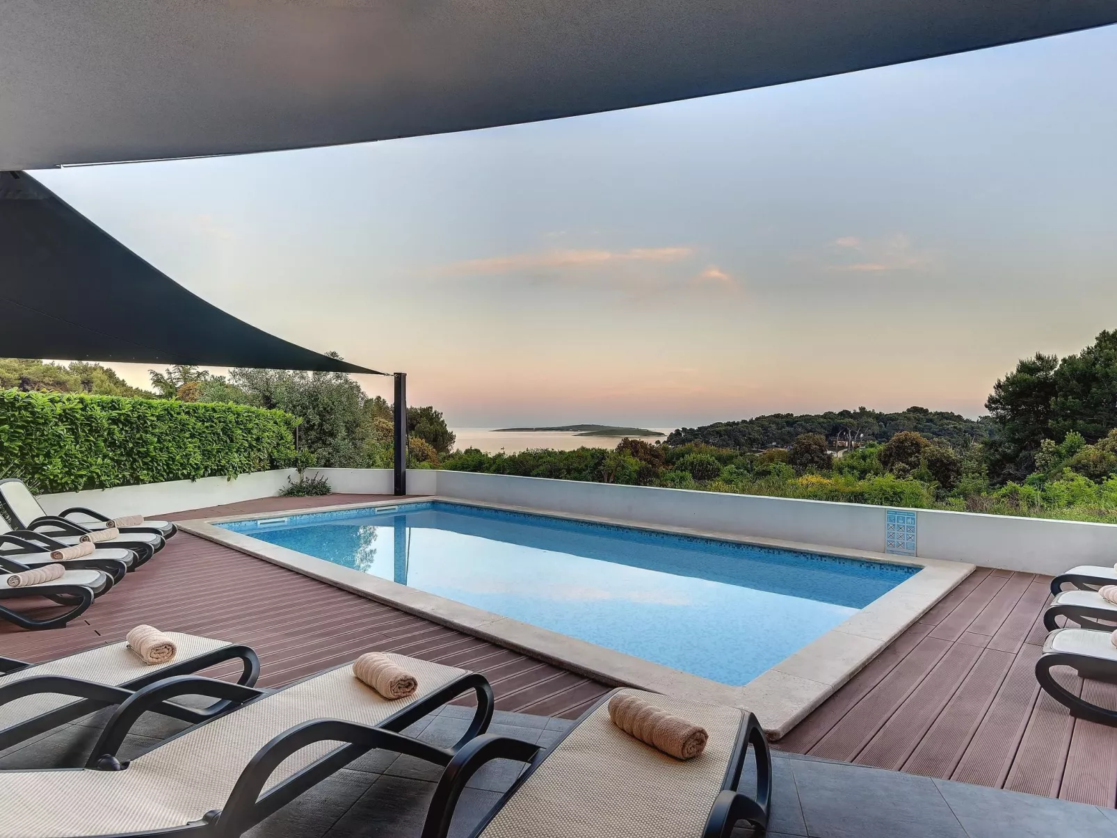 Luxusvilla Sunrise Premantur mit Pool-Buiten