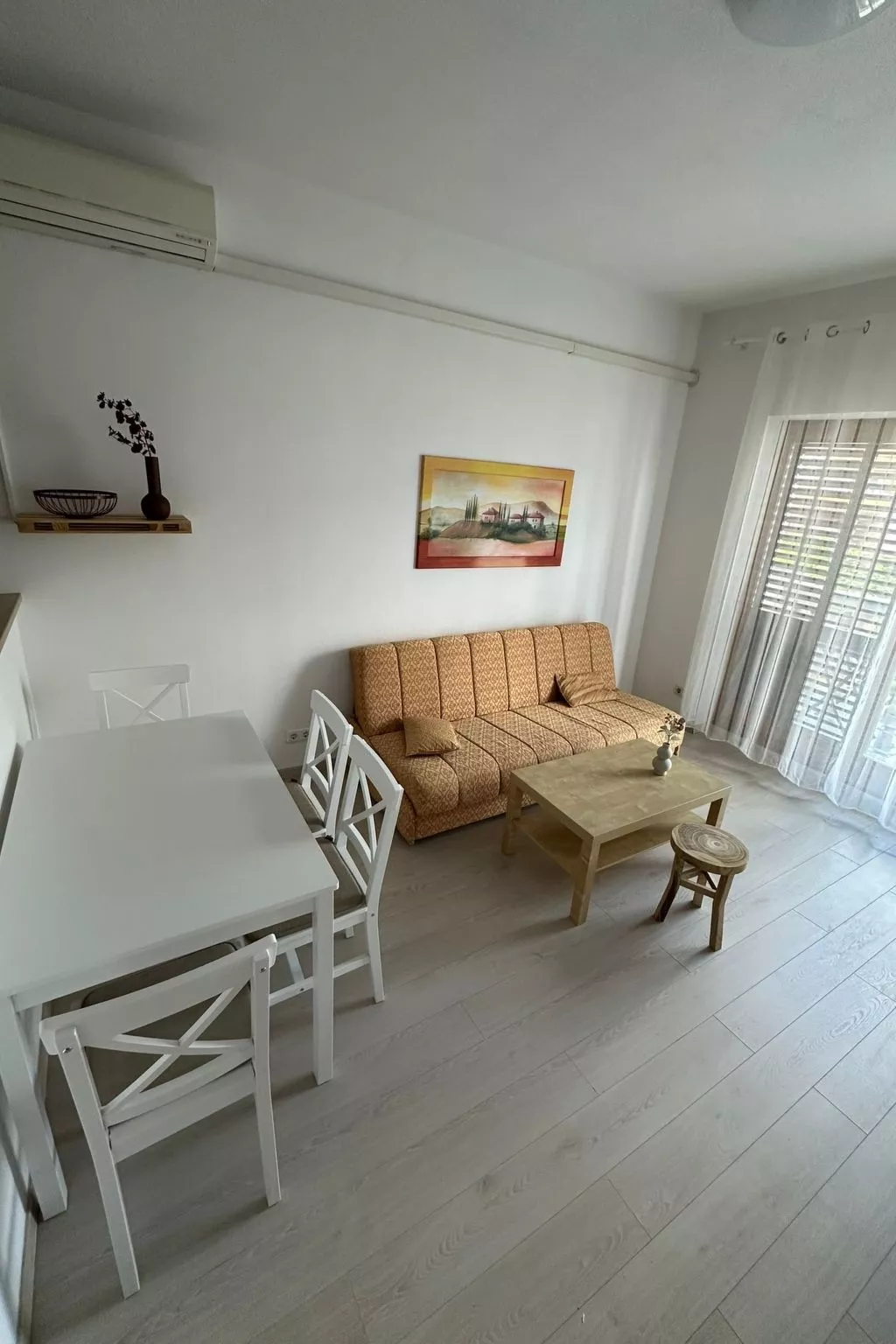 Appartement mit Balkon-Binnen