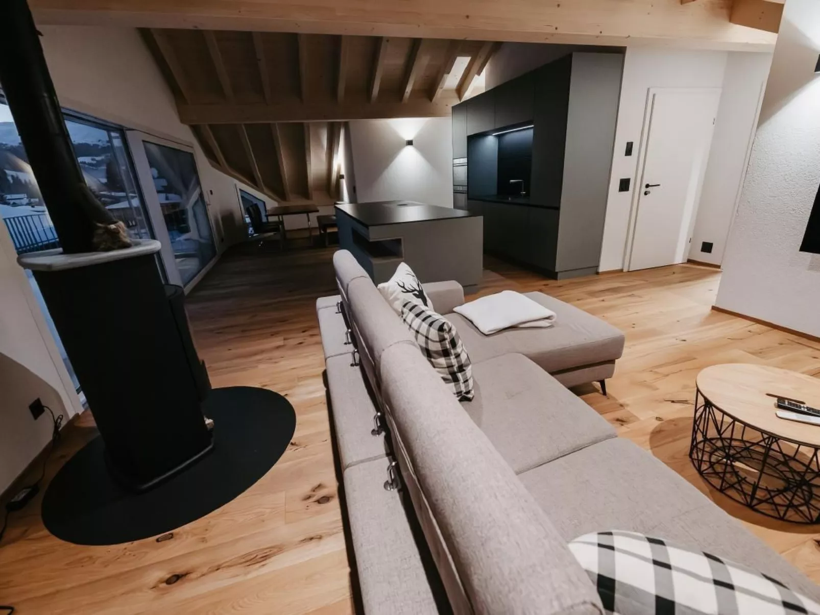 Moderne Ferienwohnung ROTHORN mit 2 Schlafzimmer-Binnen