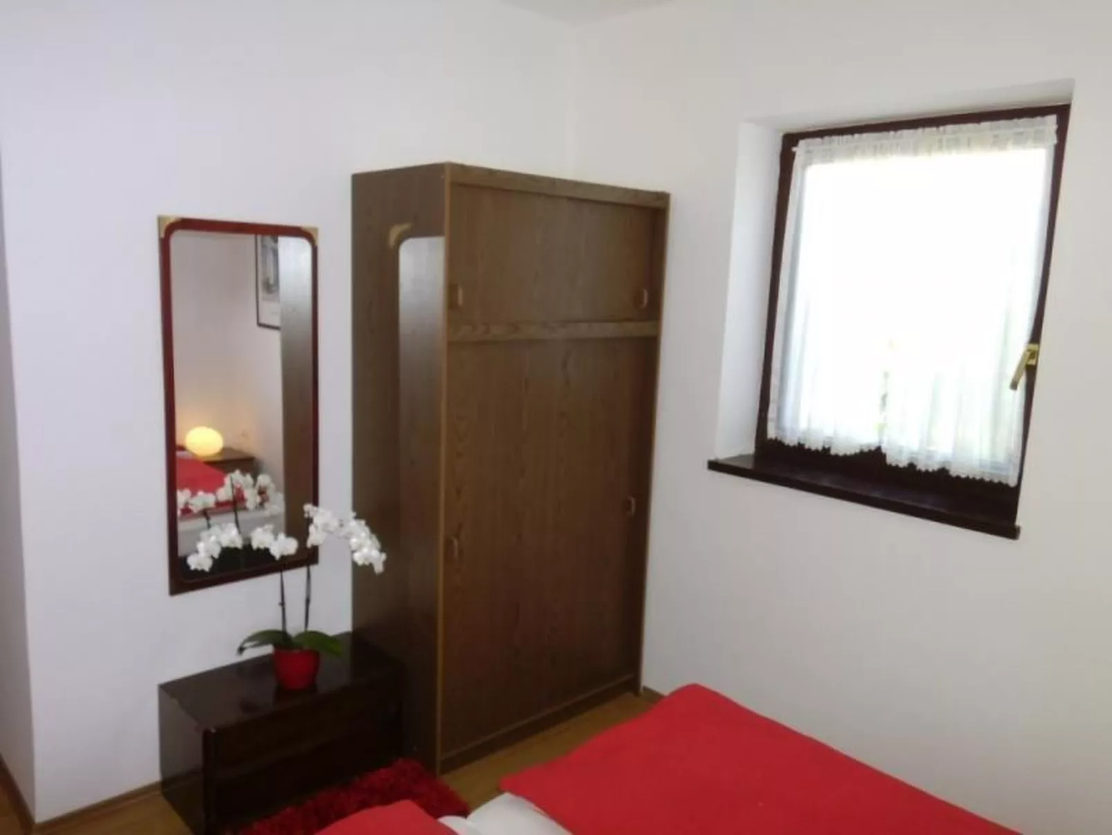 Wohnung Nr. 1 mit 2 Schlafzimmern und 2 Balkonen im 1. Obergeschoss-Image-tags.info