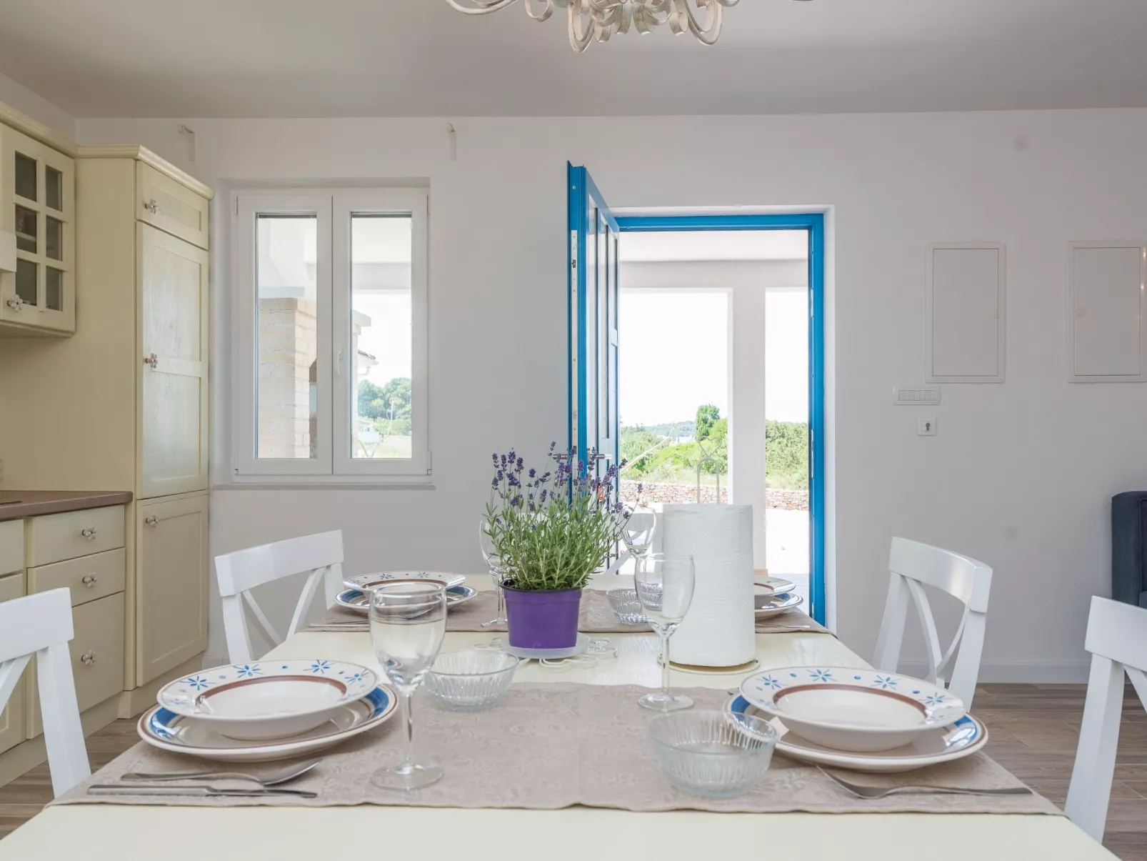 "Ivana" mit Blick auf das Wasser-Binnen