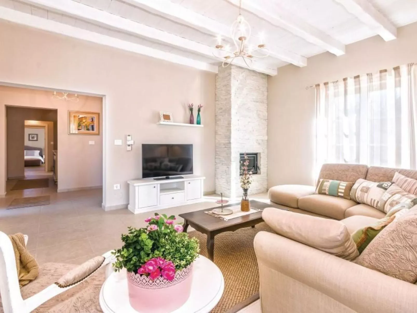 Mit Whirlpool und Sauna-Binnen