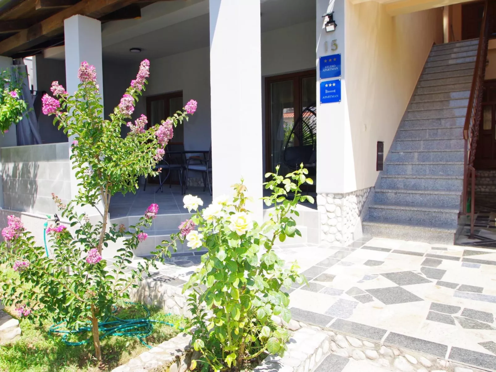 "Apartment Kate" mit Terrasse-Buiten