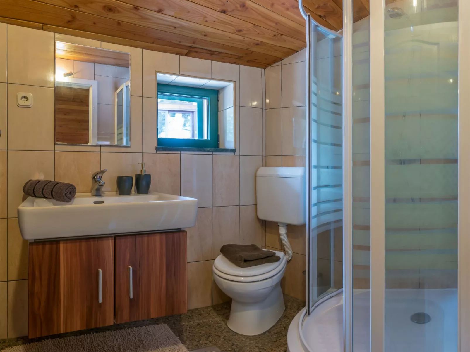 Hidden Heaven Private Resort - Beheizter Pool-Binnen