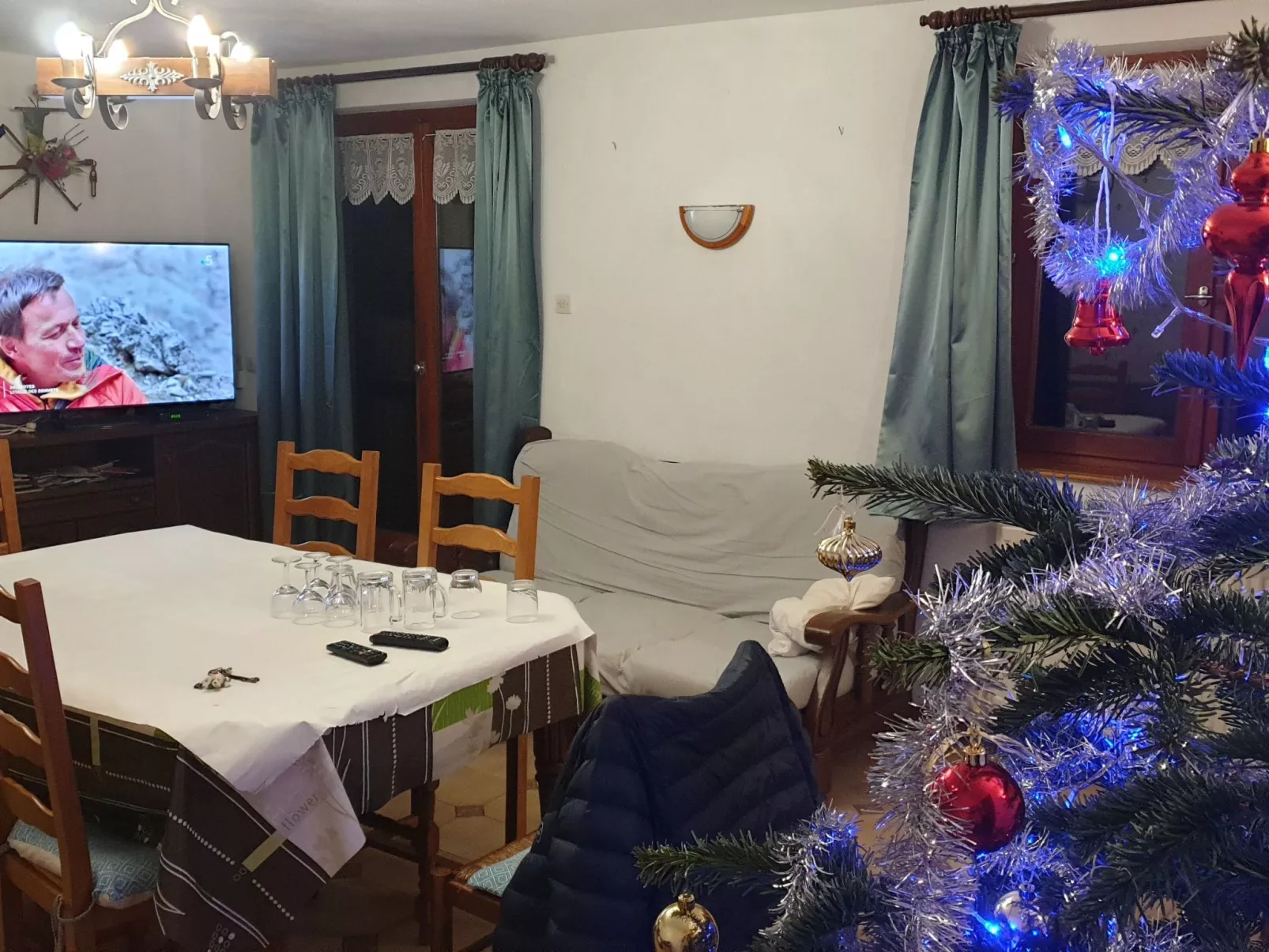 Mit Balkon, Garten und Talblick-Binnen