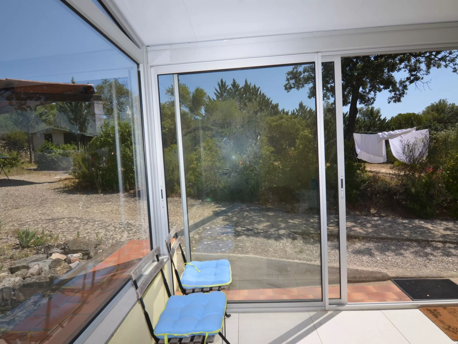 Die kleine Zikade-Buiten