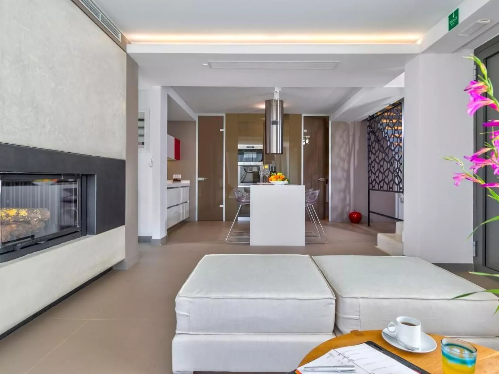 "Villa Charisma" mit eigenem Pool-Binnen