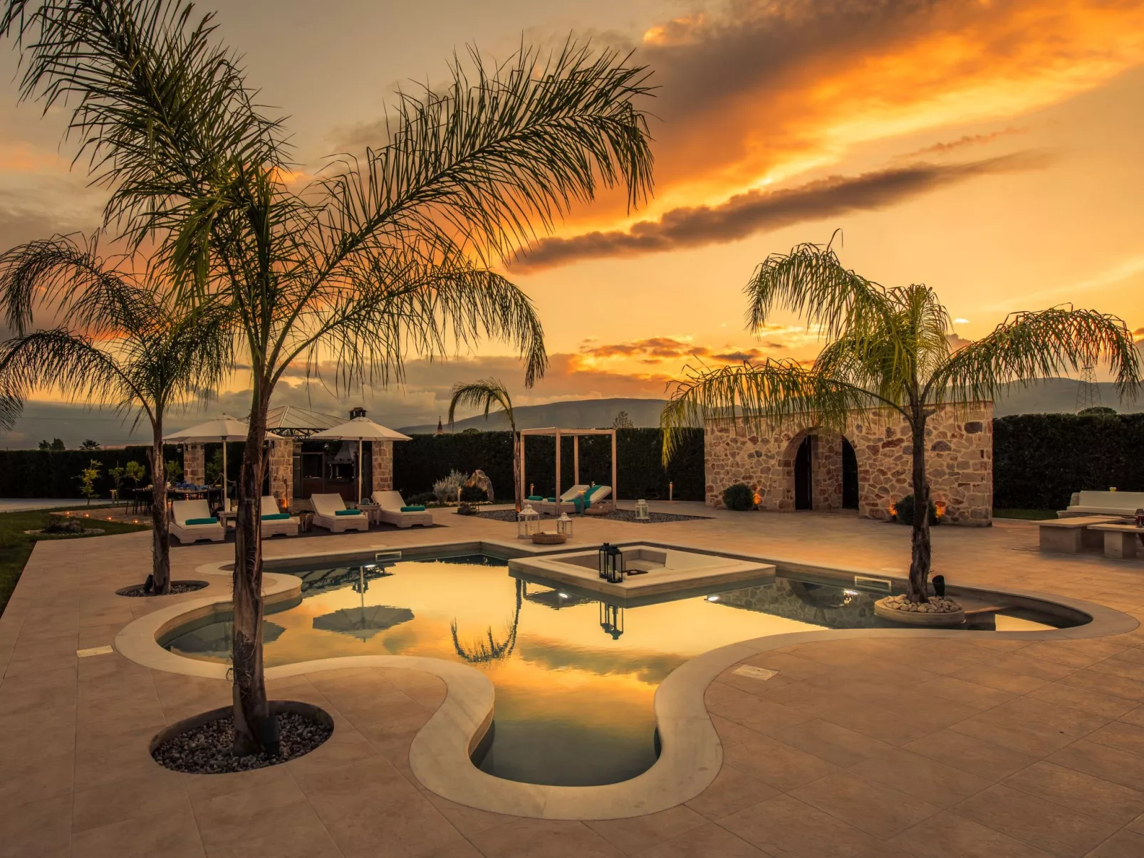 In Arkadii mit Außenpool