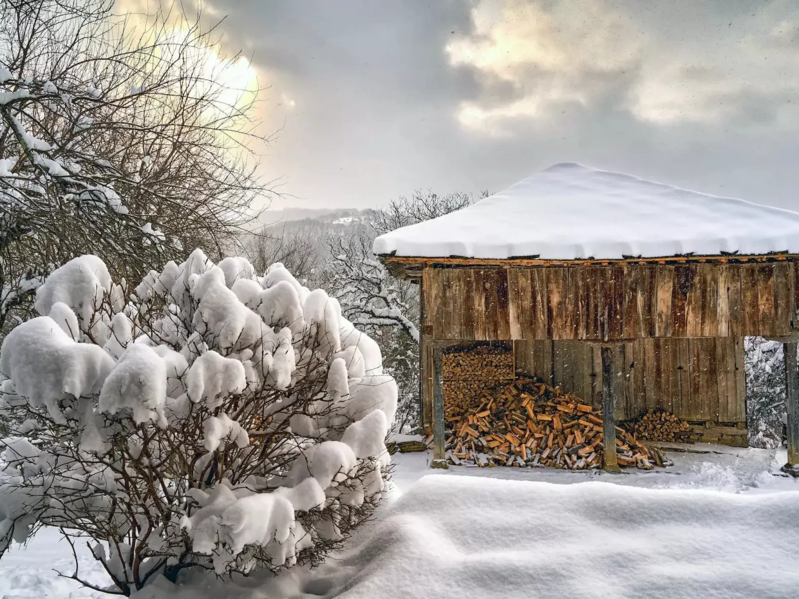 Authentisches Haus mit Bergblick - Karashka-Buiten