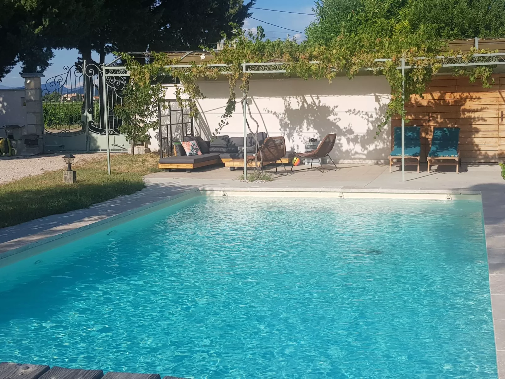 Charmantes Bauernhaus in der Provence-Buiten