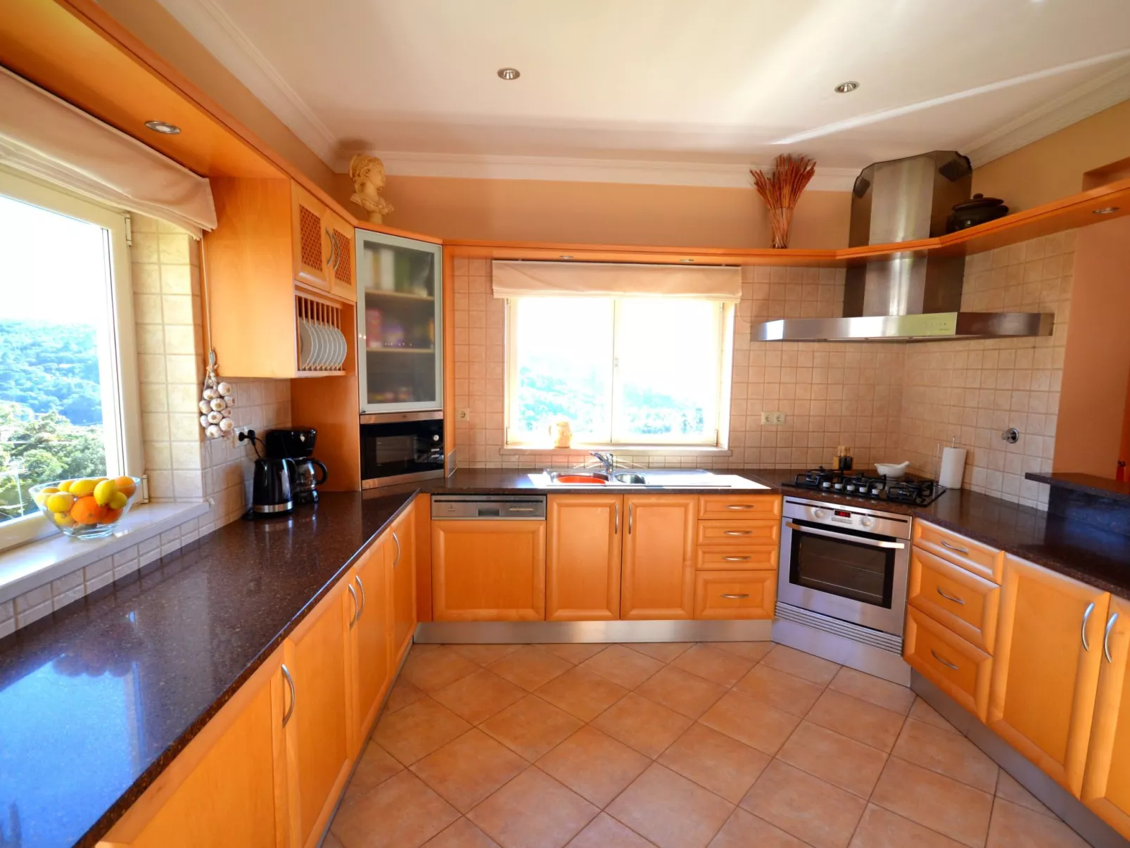 Luxuriöse Privatvilla mit Infinity-Pool-Binnen