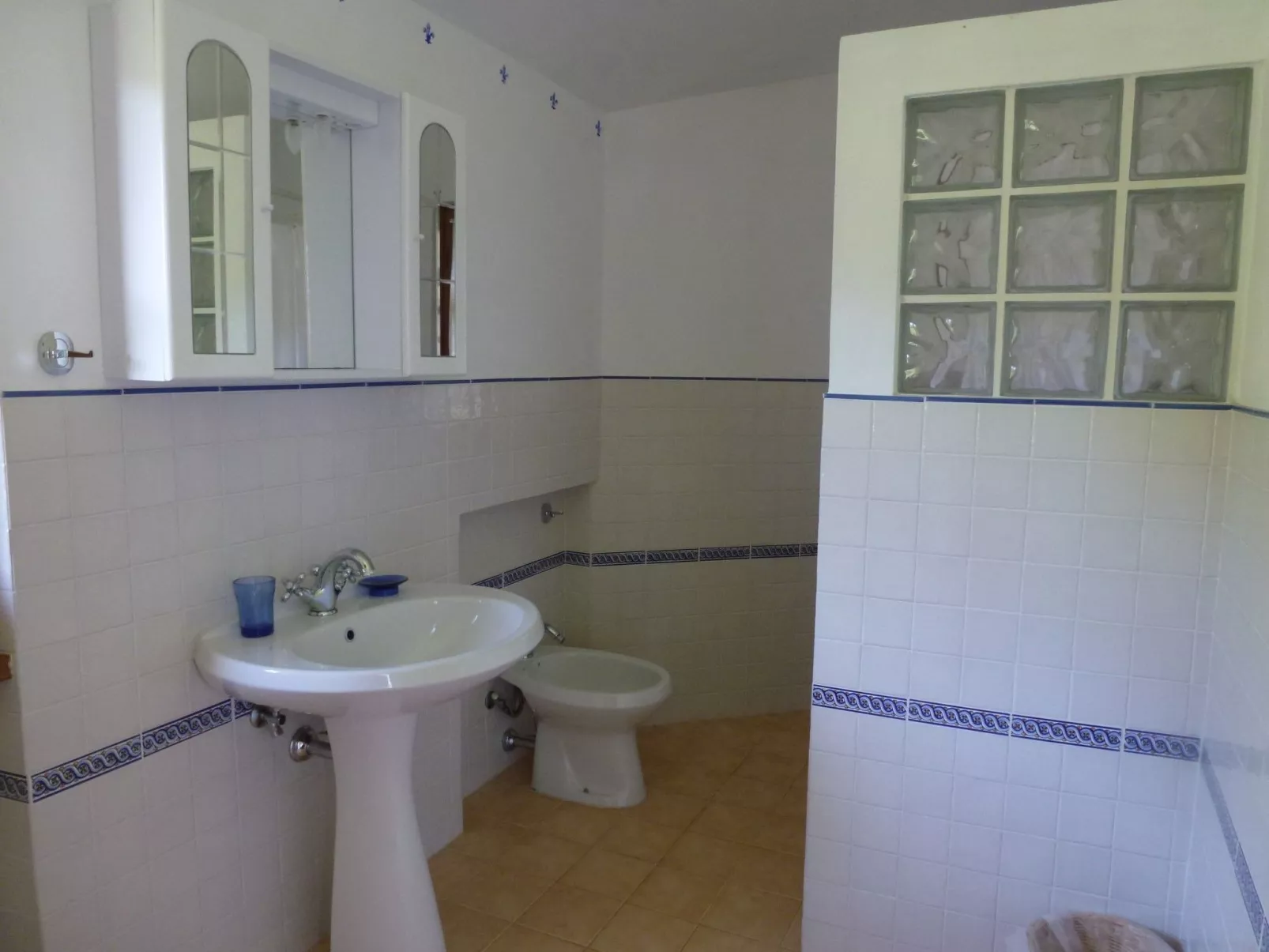 Mit Blick auf das Wasser-Binnen