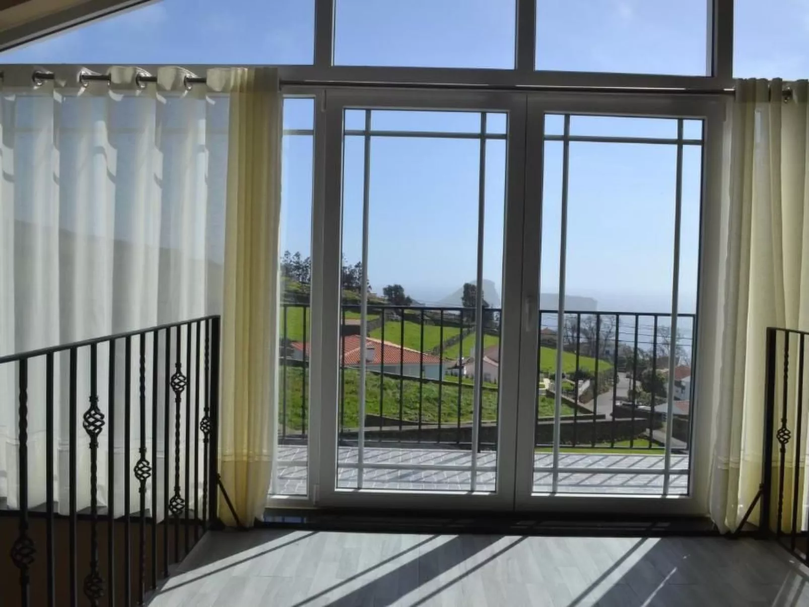 Große, komfortable Villa auf der Insel Terceira-Buiten