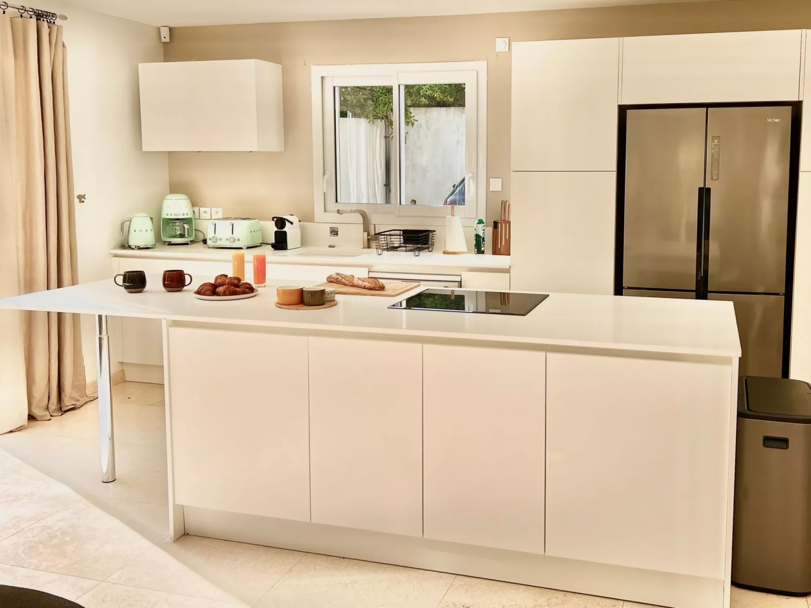 Ferienvilla "La Villa Blanche" (Die weiße Villa)-Image-tags.info