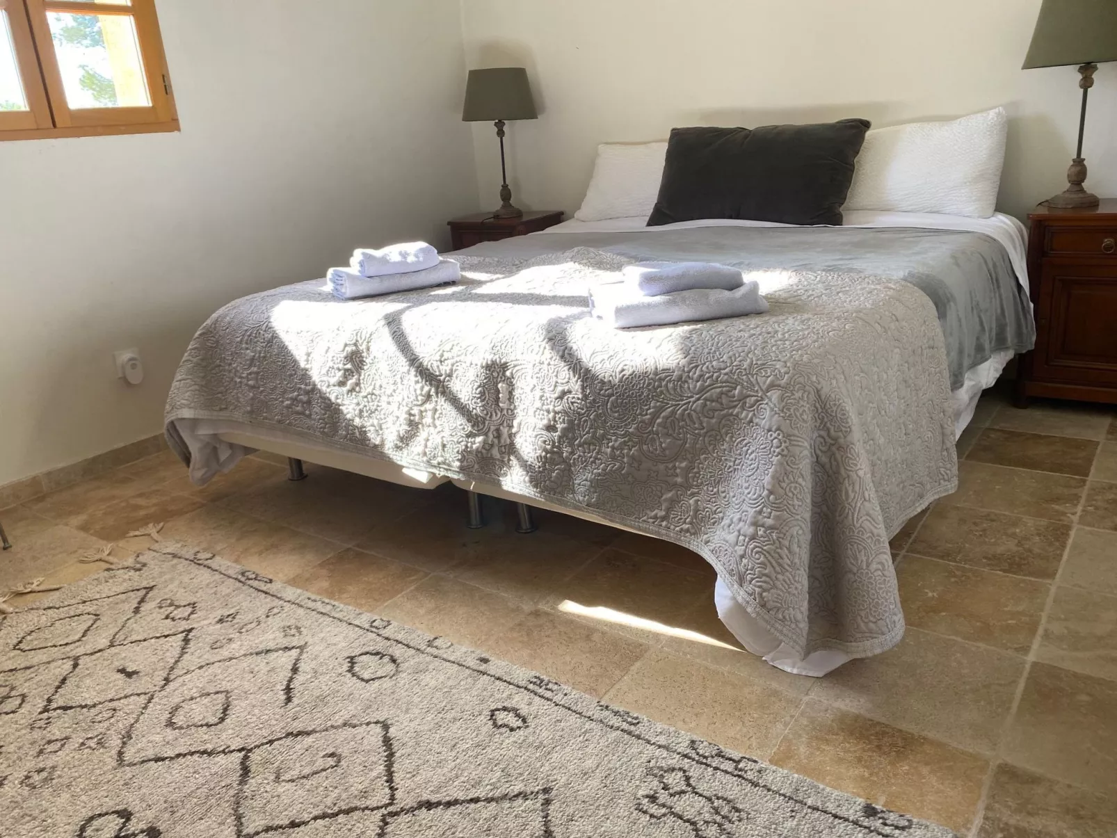 Klimatisiertes Mas Les Heures Bleues mit Pool - Binnen