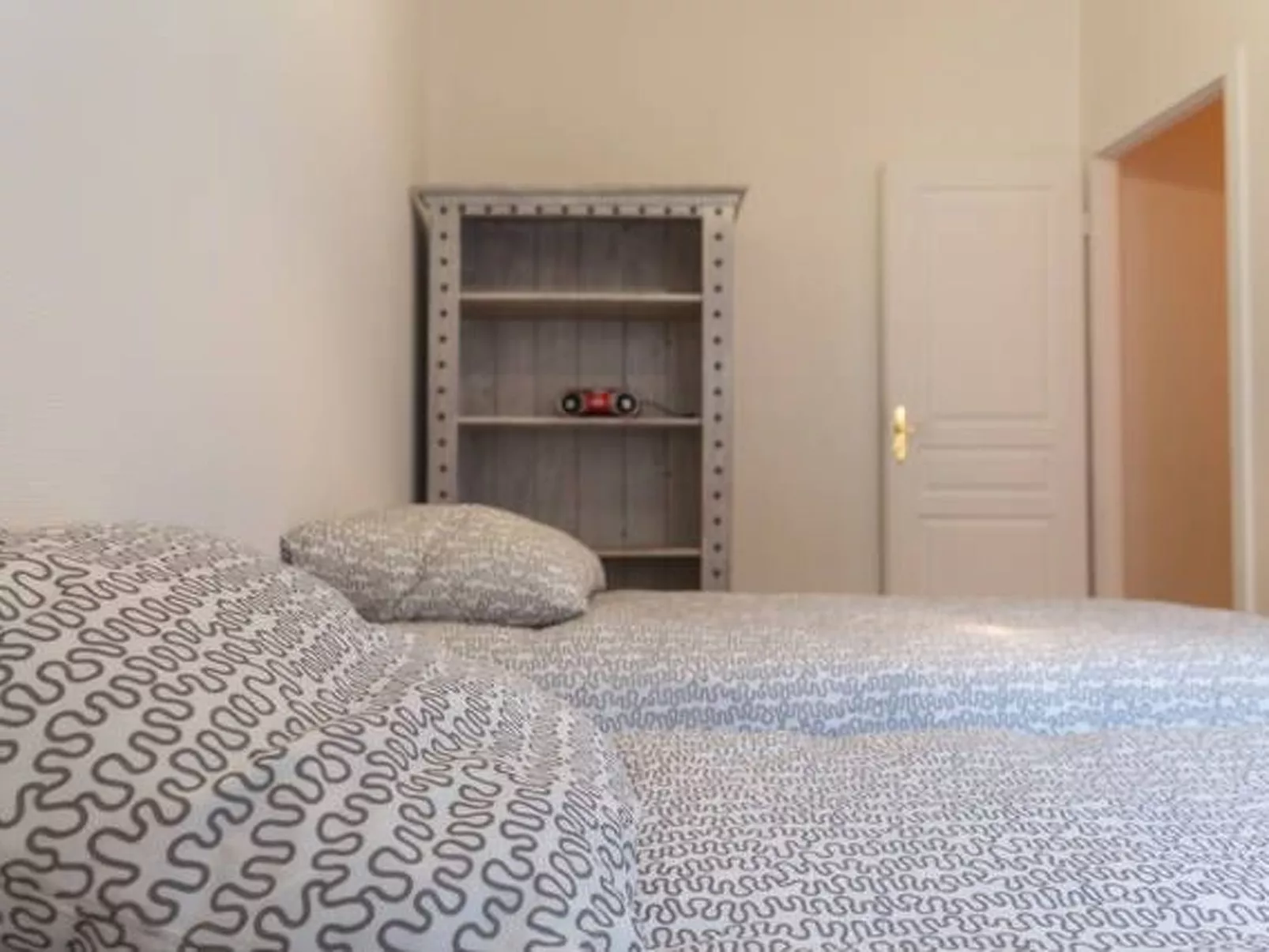 Mit zwei Garagenstellplätzen-Binnen