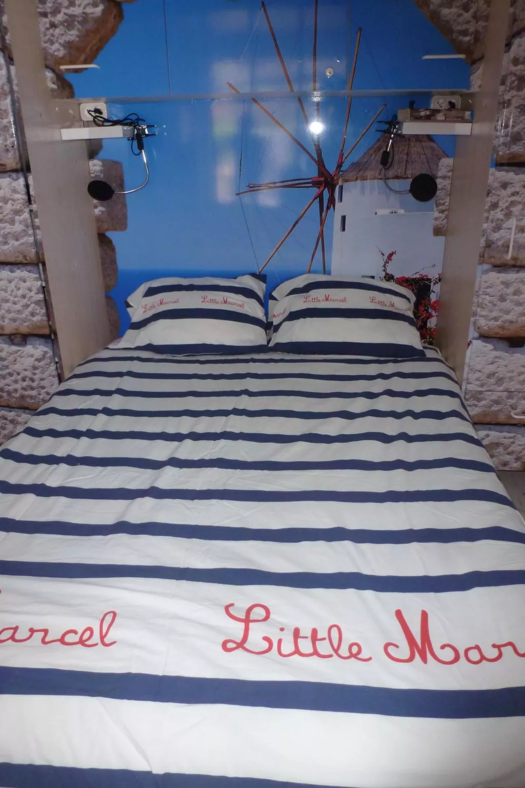 SAISONALE VERMIETUNG: DIE PERGOLA AM STRAND.-Binnen