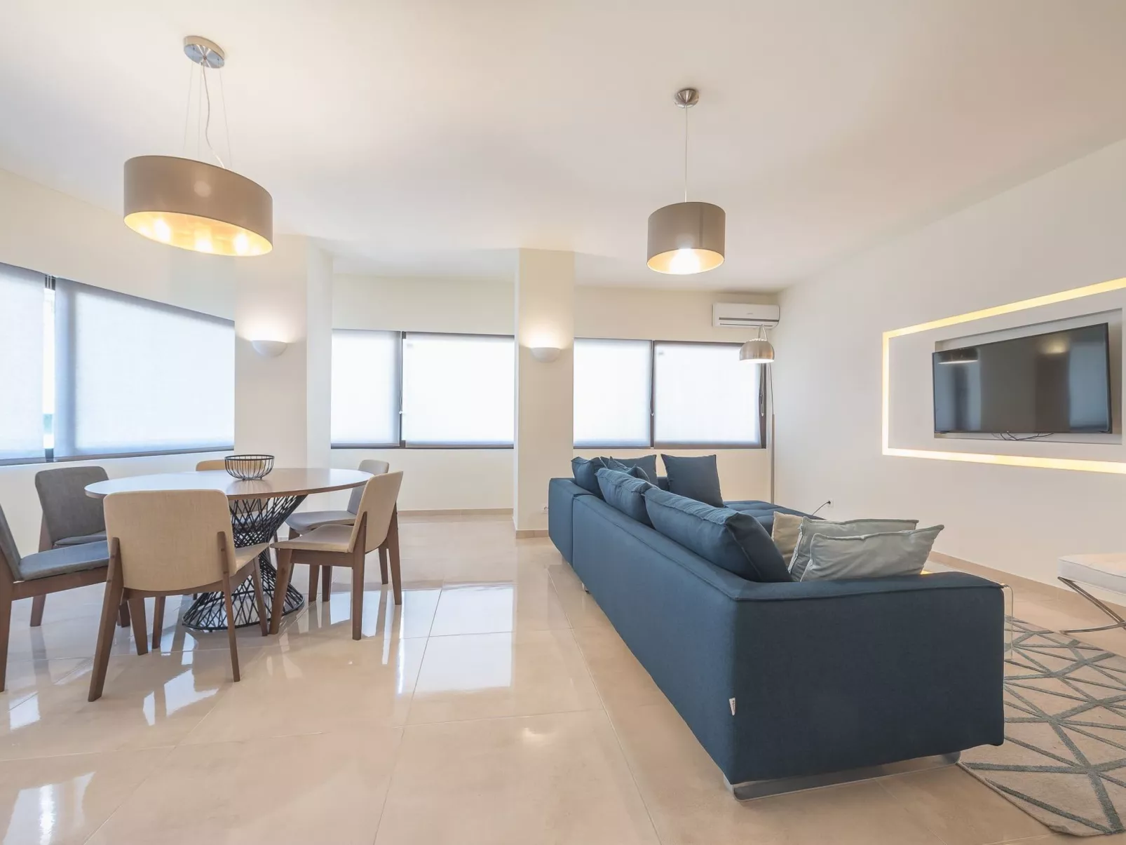 Stilvolle 2 Schlafzimmer, nur wenige Schritte von Fokionos Negri