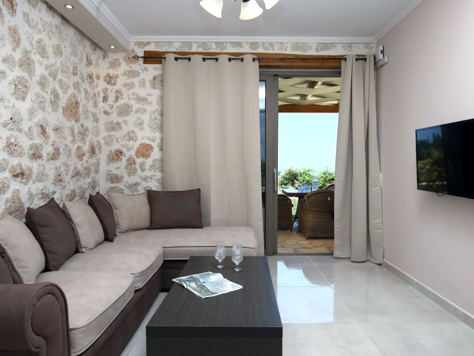 Villa Hrw mit privatem Pool-Binnen