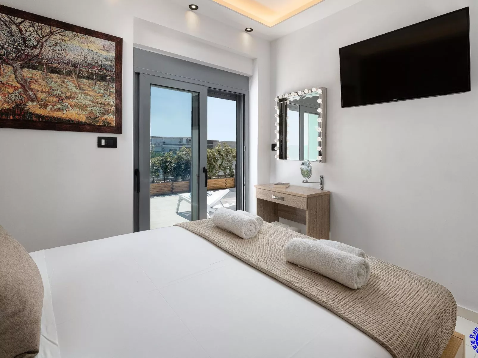 Rhodes Skyline Suites-Image-tags.info