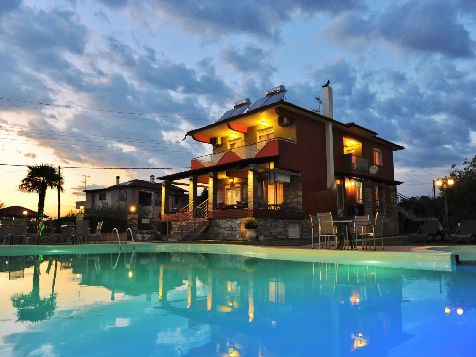 Elegantes Apartment im Erdgeschoss mit Gartenblick-Buiten