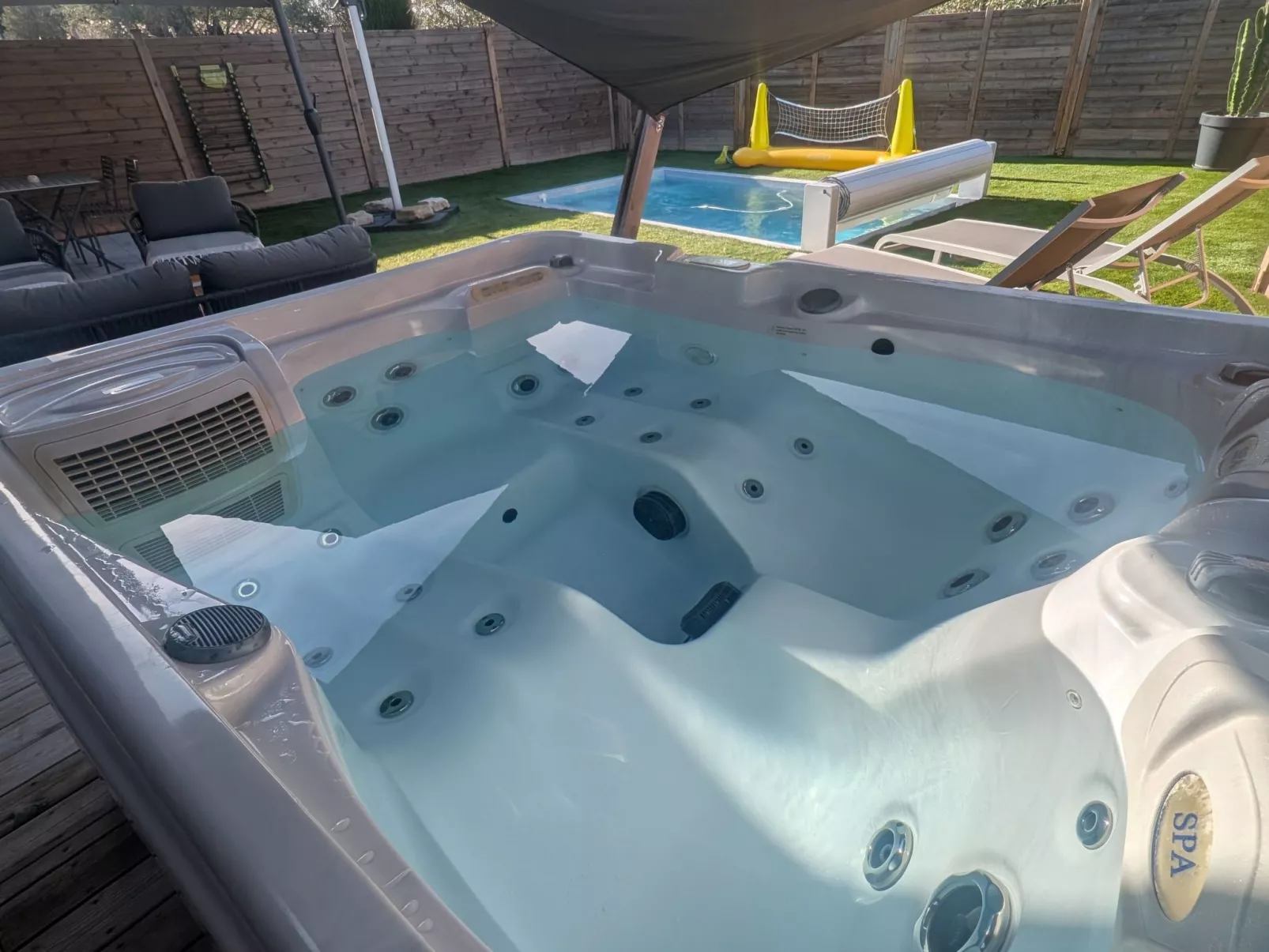 Luxuriöse Wohnung mit beheiztem Pool und private