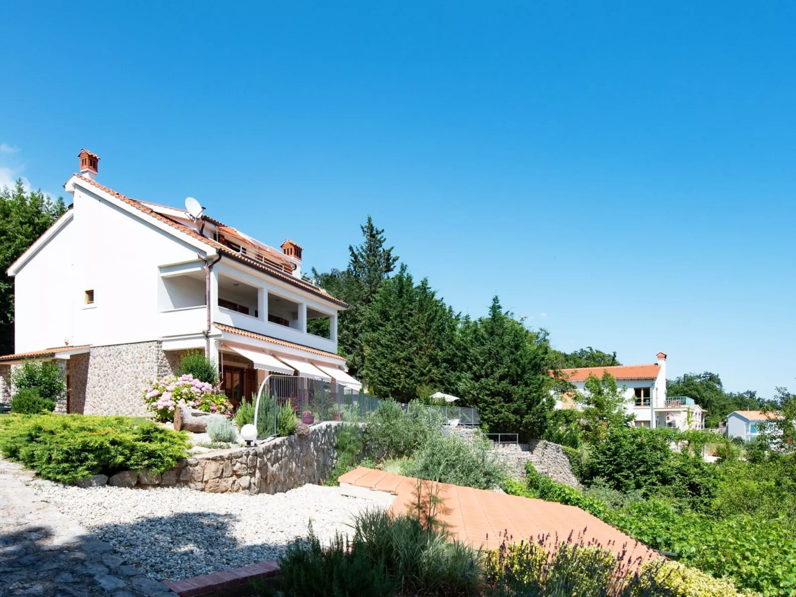 Anwesen "Vila Harmonia" mit Infinity-Pool-Buiten