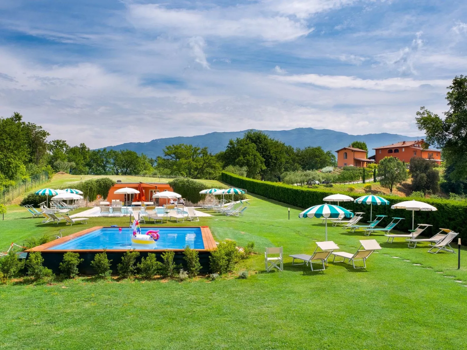 "Cascia T4 Rota" mit Pool-Buiten