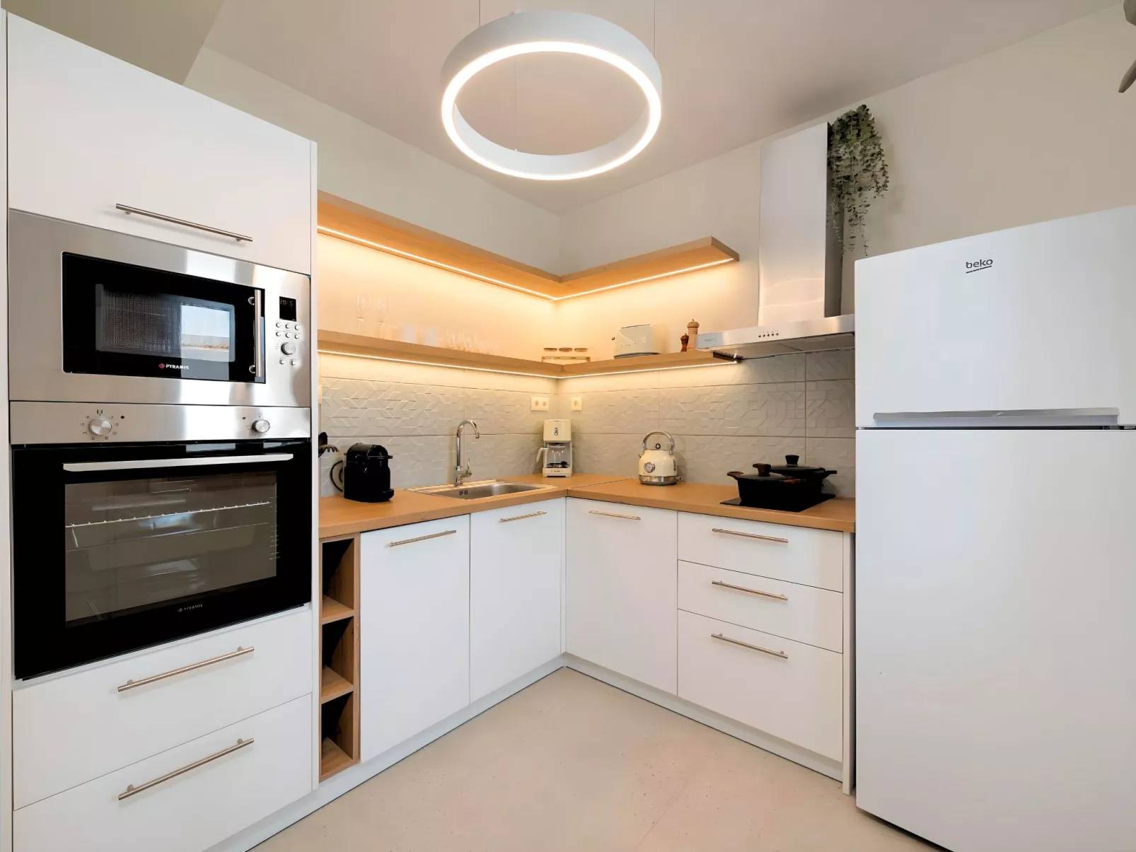 Hidden Gem Villa Pool und Jaccuzzi-Binnen