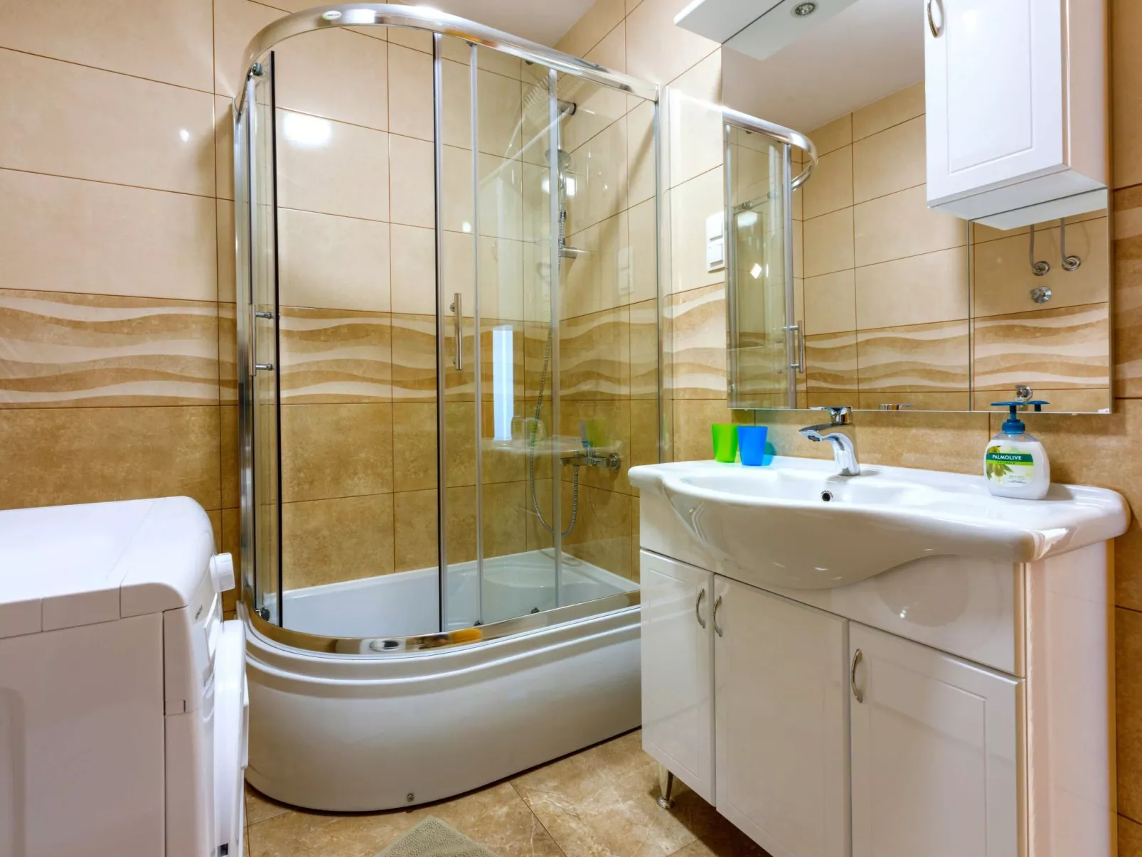 FeWo mit privatem Balkon und Gemeinschaftspool-Binnen