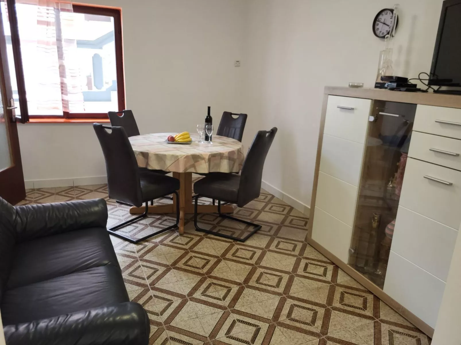 Schöne Wohnung mit Gemeinschaftspool,-Binnen