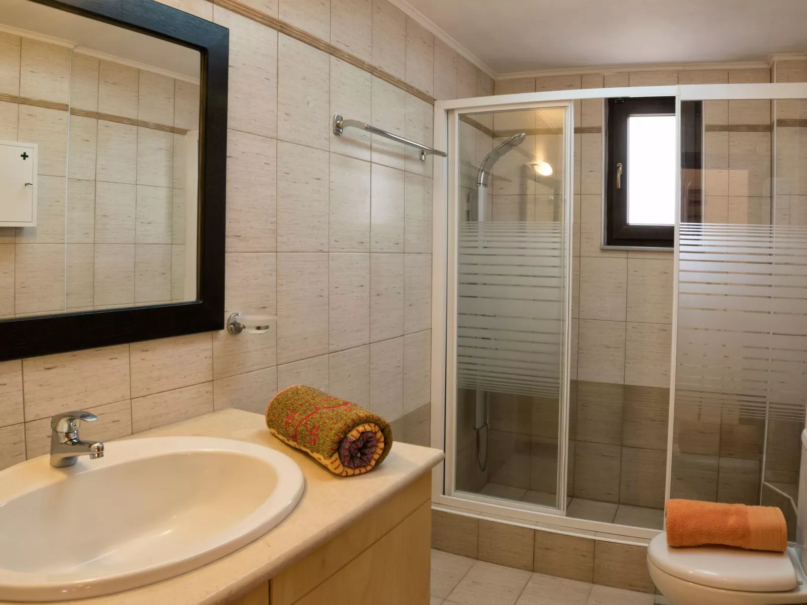 Familienvilla mit privatem Pool, Spielplatz und BBQ-Binnen