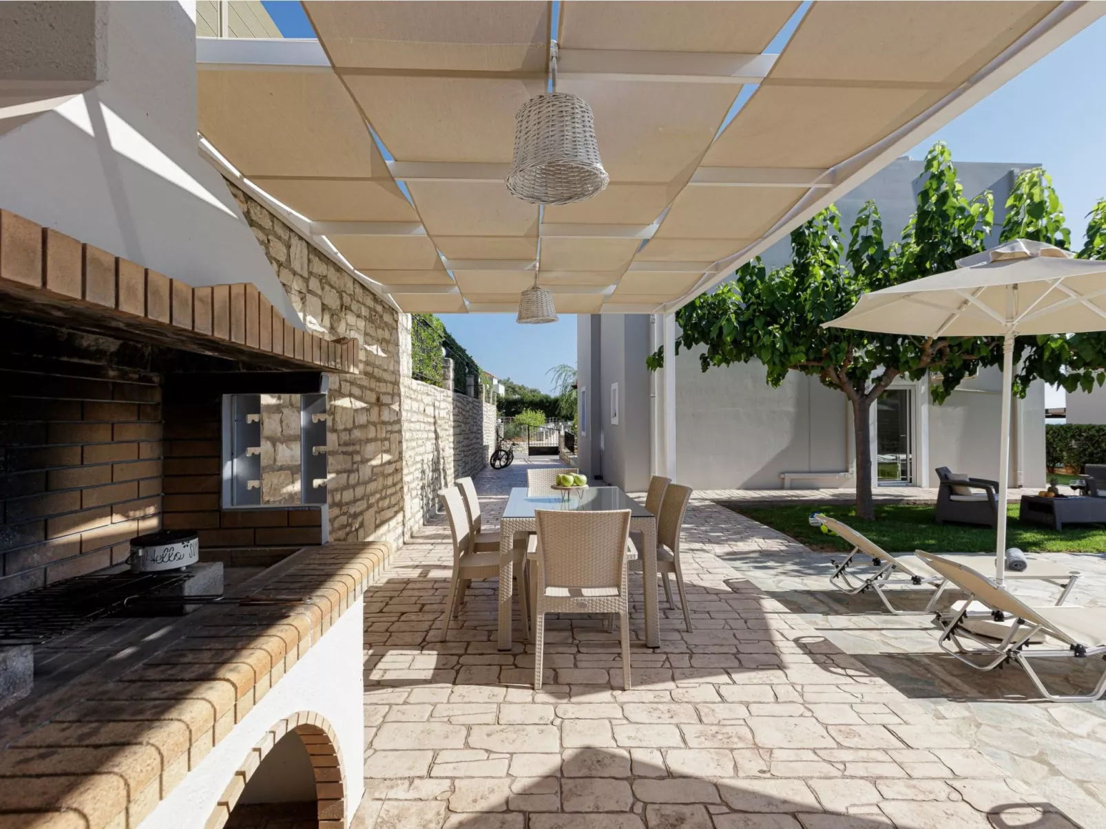 Familienvilla mit Pool und Tischtennisplatte-Image-tags.info