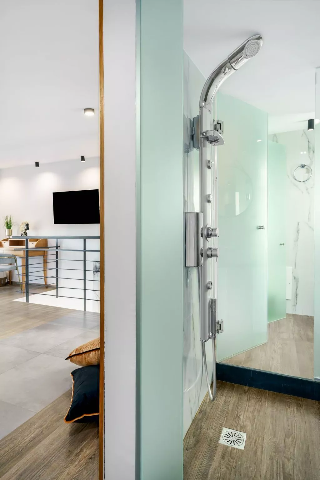 Lux-Villa mit Innen- und Außenpool, BBQ und Fitnessraum-Binnen